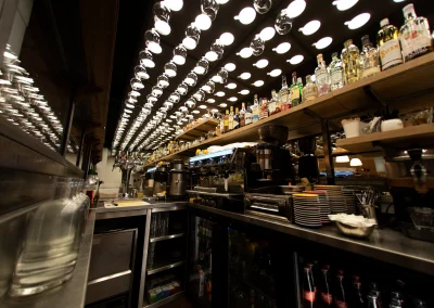 Brasserie à Paris - réalisation des rangements par le Groupe H